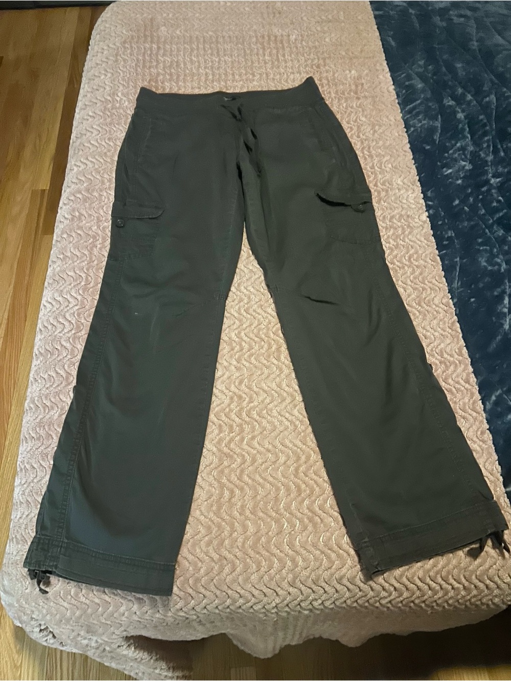 Women’s Charcoal Cargo Wide-Leg Pants